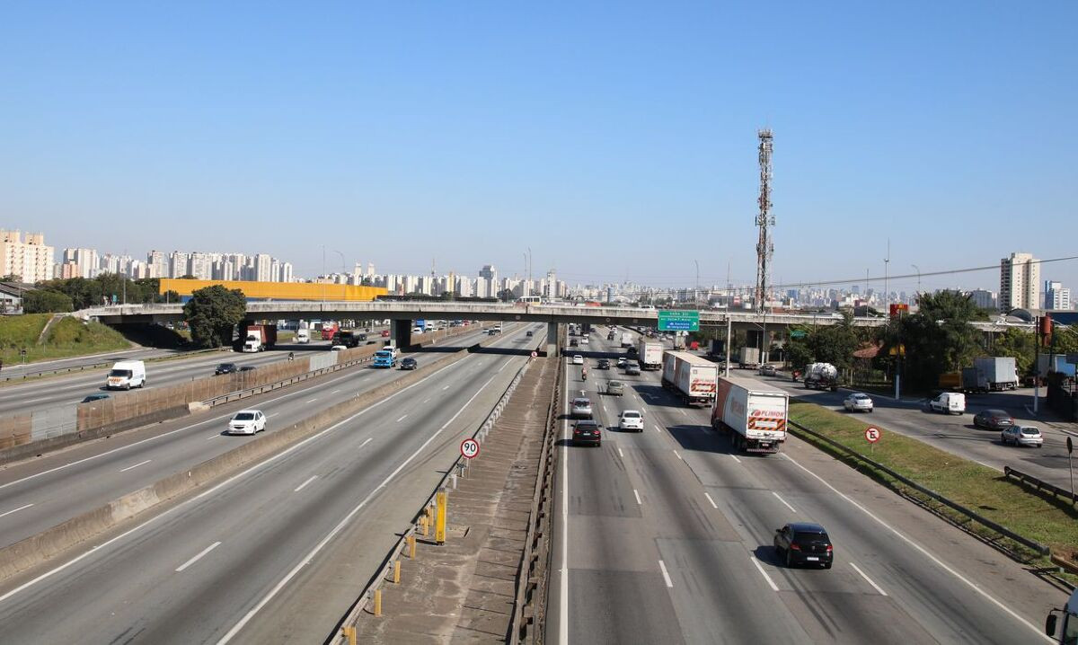 PAC prevê mais de 300 obras em rodovias e ferrovias 