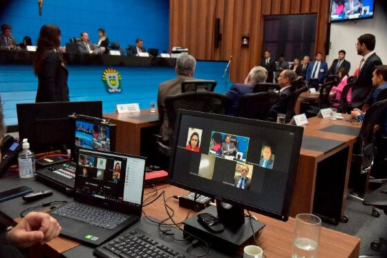 Deputados analisam três projetos na sessão desta quarta-feira