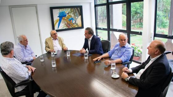 Reunião aconteceu na manhã da terça-feira