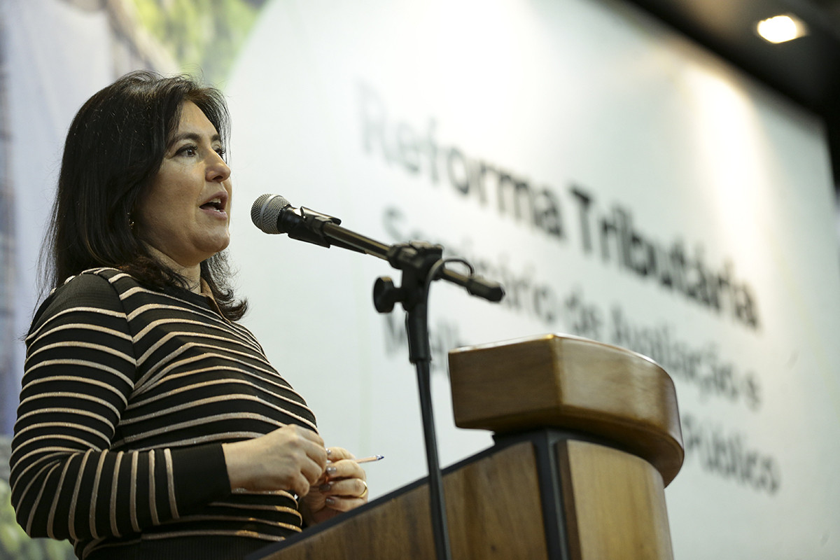 Governo trabalha para aperfei&ccedil;oar pol&iacute;ticas p&uacute;blicas, diz Simone Tebet