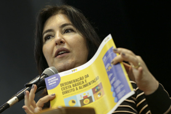 Governo trabalha para aperfei&ccedil;oar pol&iacute;ticas p&uacute;blicas, diz Simone Tebet