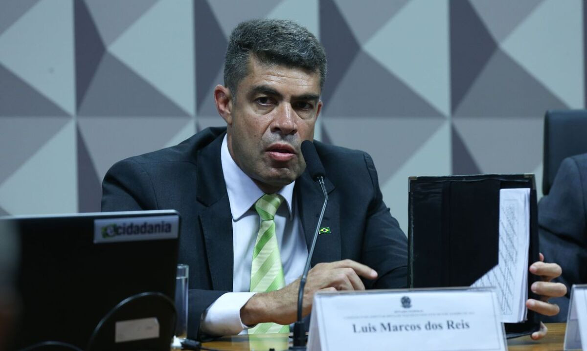 Sargento nega acusações na CPMI e relatora vê movimentação atípica