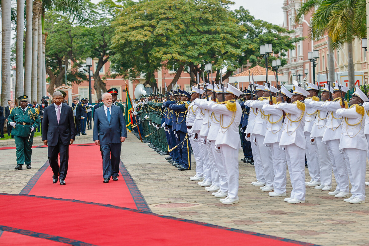Lula anuncia programa para desenvolver agricultura de Angola