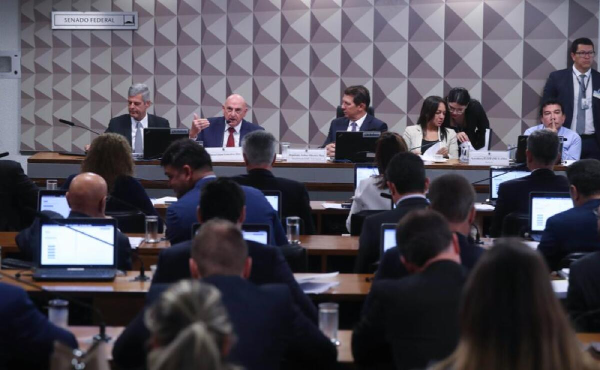 G. Dias admite à CPMI que fez má avaliação de 8 de janeiro
