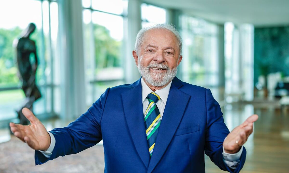 Em pronunciamento, Lula defende democracia e união do país