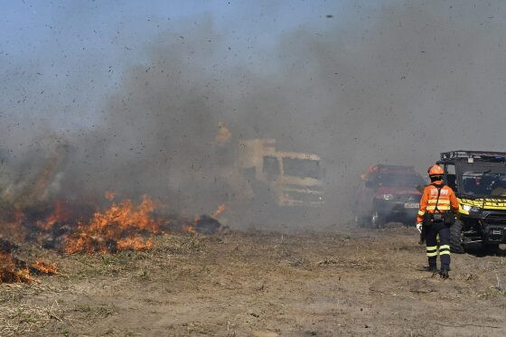 Bombeiros combatem incêndios na região pantaneira