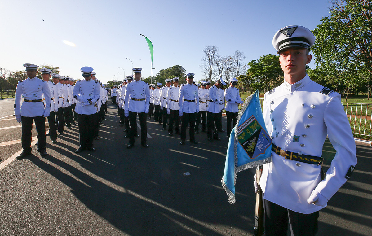 Militares defendem formação; pesquisadores criticam currículo