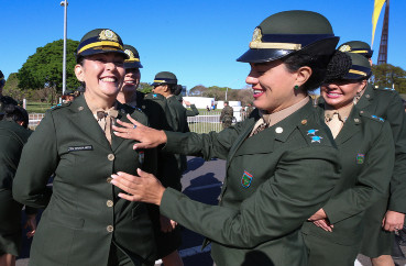 Militares defendem formação; pesquisadores criticam currículo