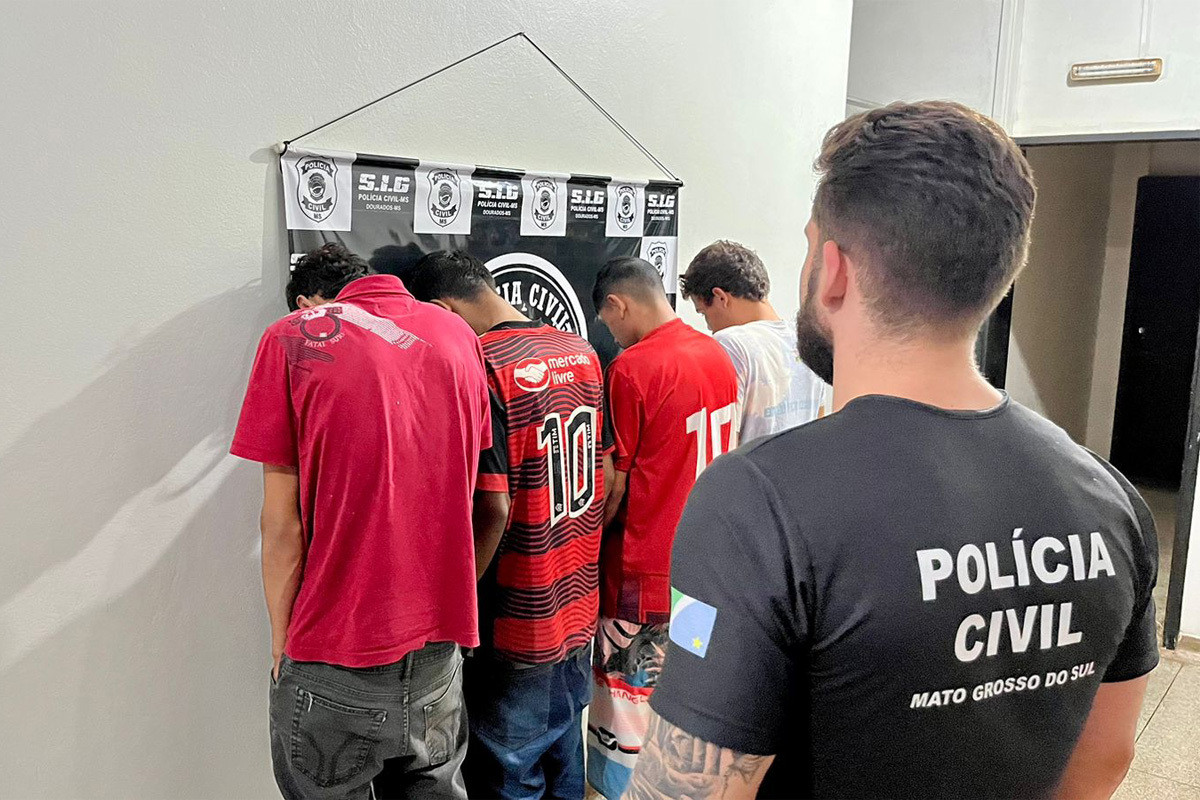 Responsáveis por espancamento de homem são presos