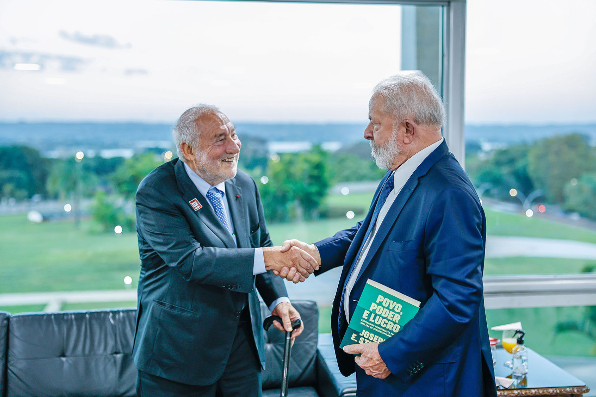 Lula conversa com Stiglitz e agradece apoio &agrave;s medidas econ&ocirc;micas