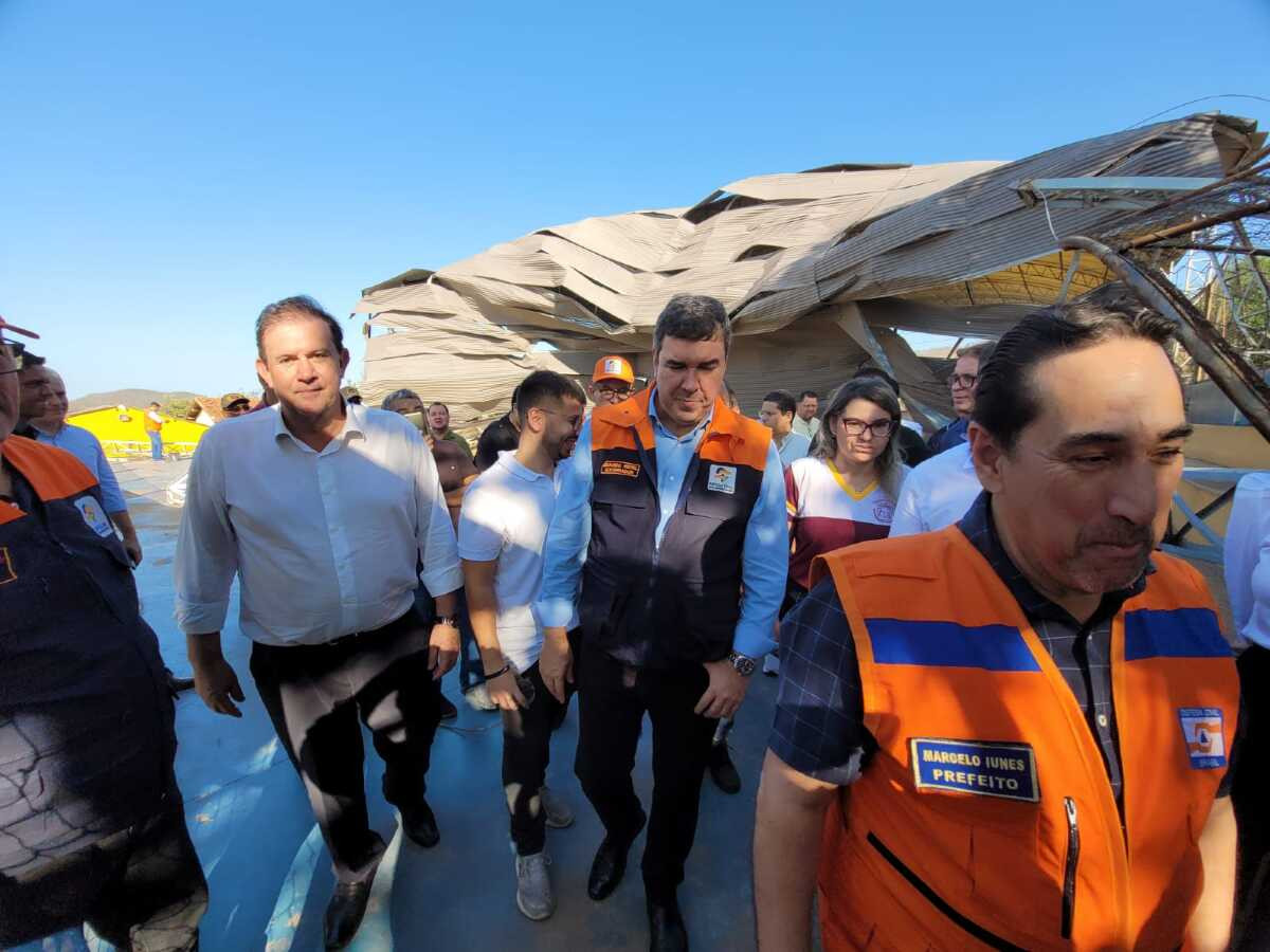 Eduardo Riedel visita Corumbá após estragos da tempestade