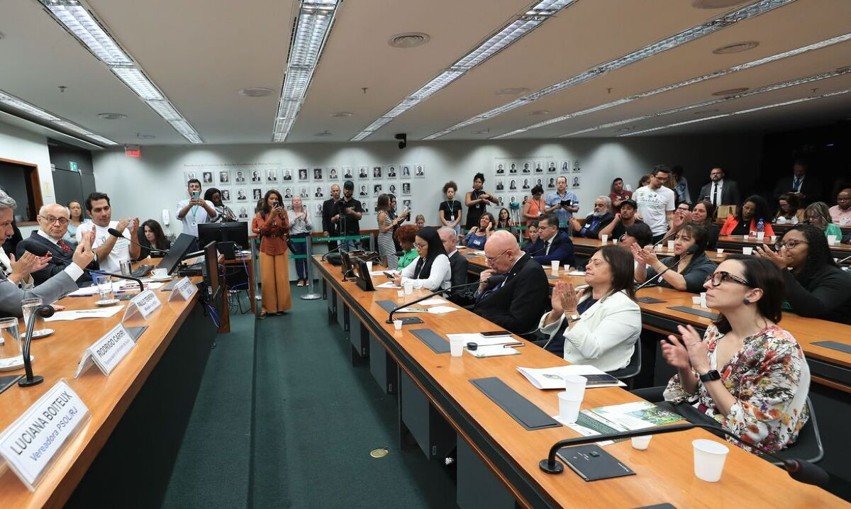 Em audiência na Câmara, políticos debatem uso medicinal da maconha