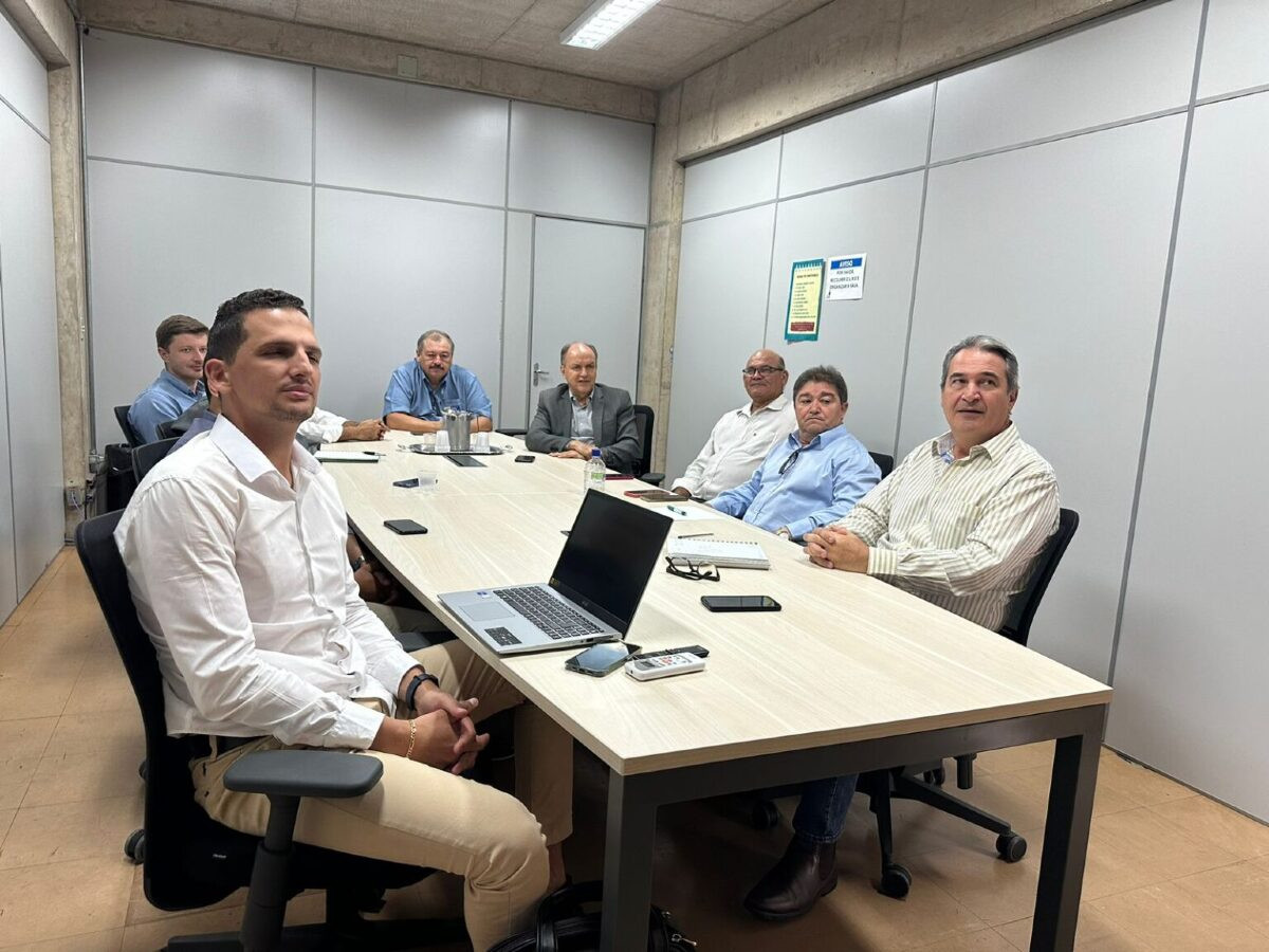 Plantio de soja de Coxim é tema de reunião na Semadesc