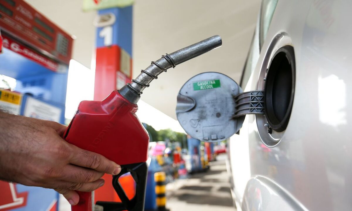 Preço médio dos combustíveis registra leve alta