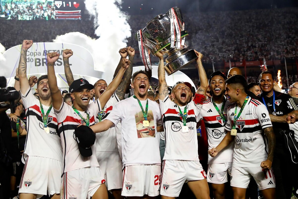 São Paulo bate Flamengo e é campeão da Copa do Brasil pela primeira vez