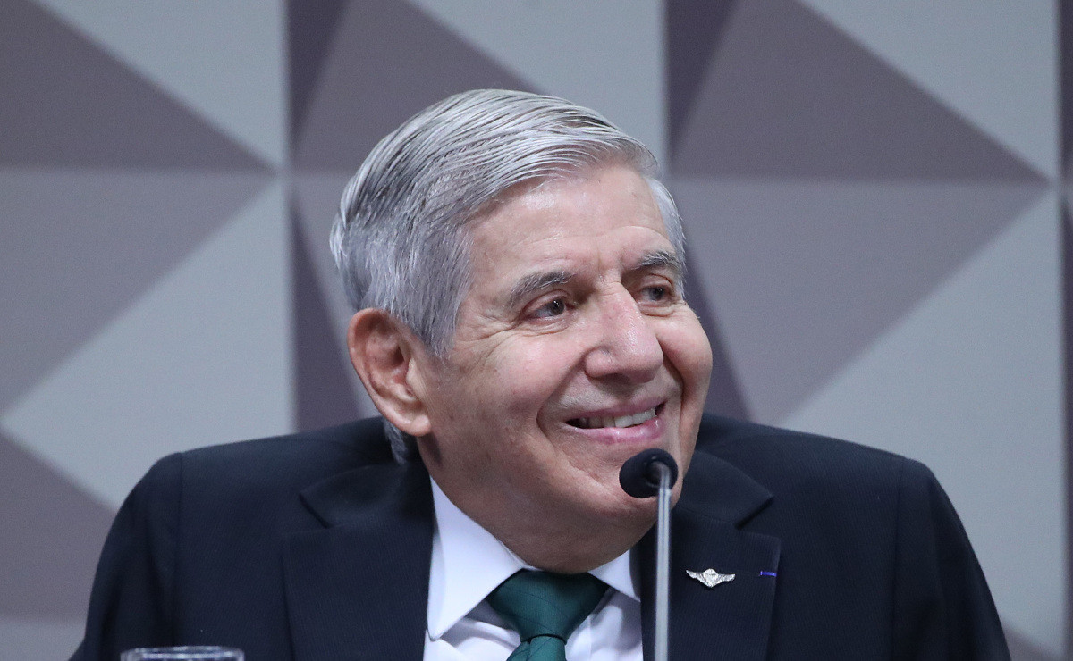 General Augusto Heleno minimiza delação de Mauro Cid