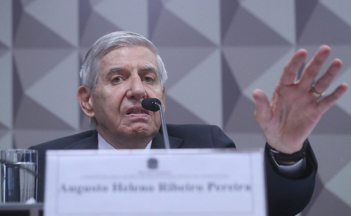 General Augusto Heleno nega participação em atos golpistas