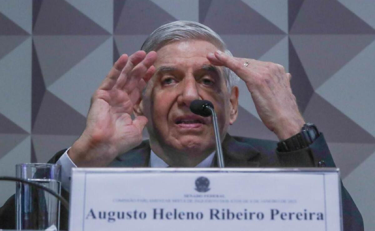 Augusto Heleno: acampamentos bolsonaristas eram “ordeiros e pacíficos”