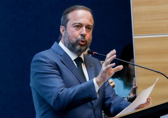 Governo cria normas para compartilhamento de postes de energia