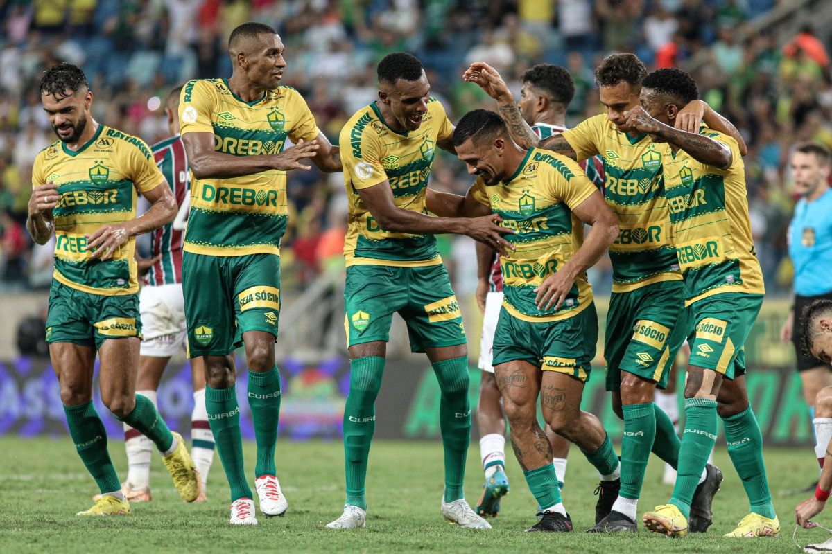 Fluminense goleia Flamengo por 4 a 0 na Arena Pantanal