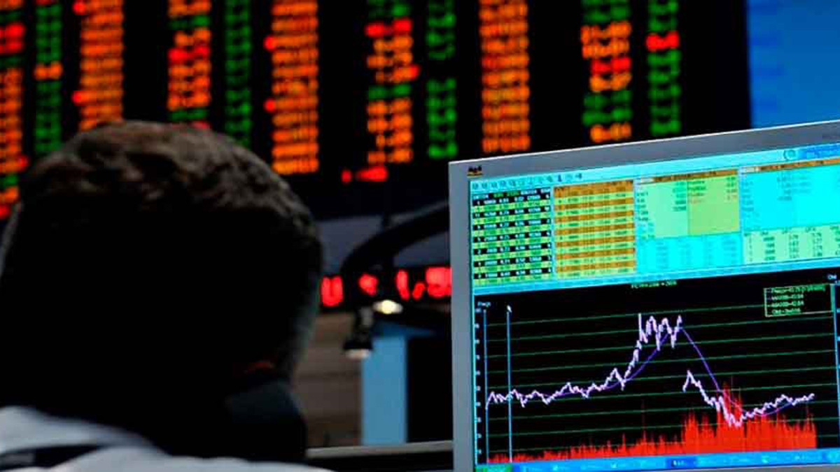 Ibovespa terminou a terça-feira (3) em forte queda e retornou aos 113 mil pontos