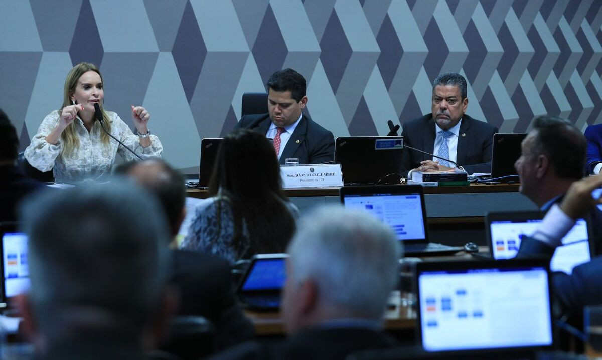 CCJ do Senado aprova PEC que permite comercializa&ccedil;&atilde;o de plasma humano