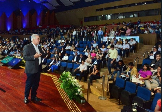 Ex-governador Reinaldo Azambuja foi um dos convidados na abertura do Encontro de Prefeitos