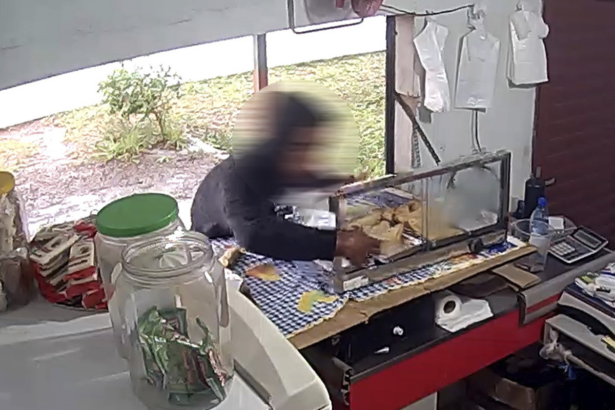 Homem é flagrado furtando pastéis da estufa de uma pastelaria em Ponta Porã