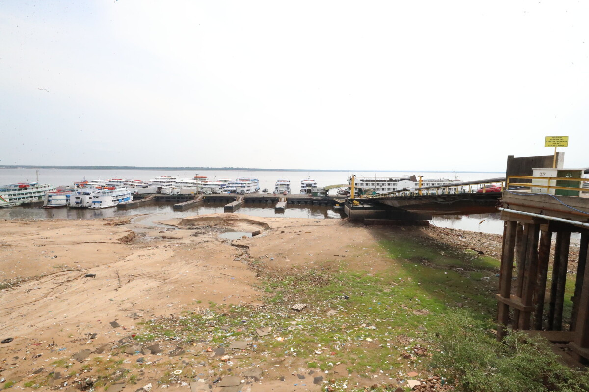 Rio Negro chega ao menor n&iacute;vel da hist&oacute;ria