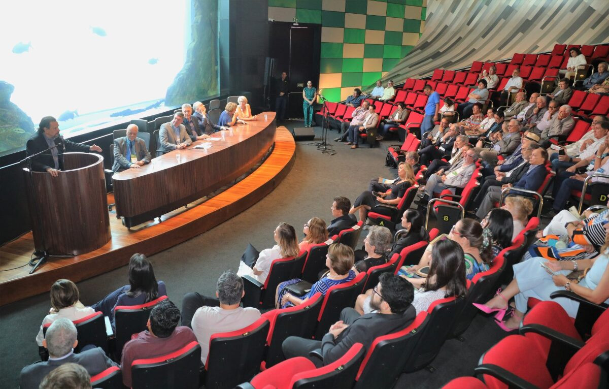 Governador Eduardo Riedel defende a importância da literatura no Estado