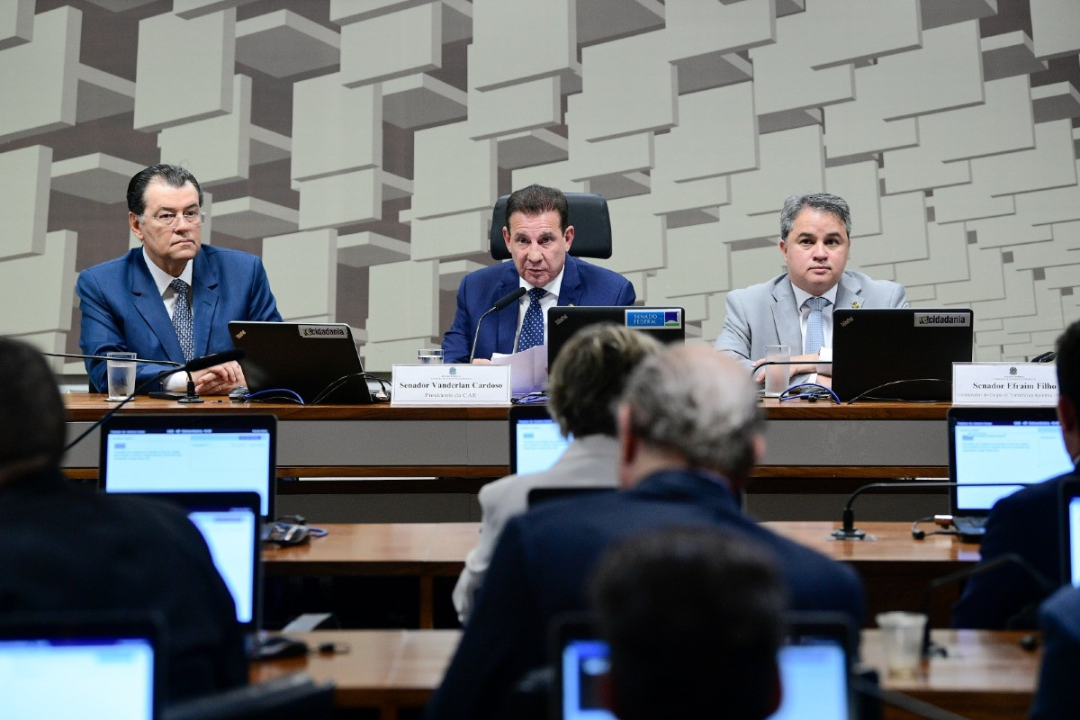 Reforma tributária: relatório de comissão do Senado sugere teto máximo para IVA