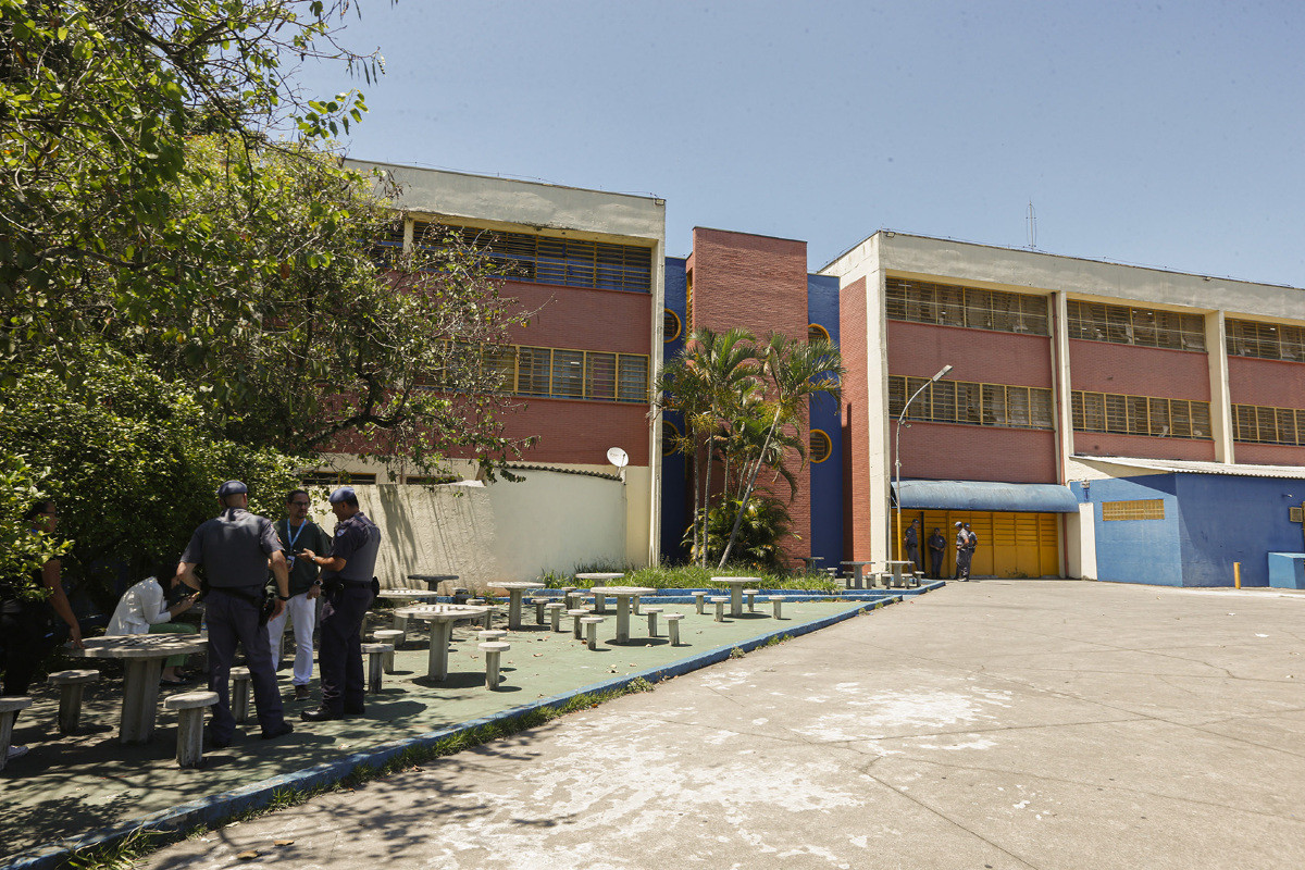 Ataque a tiros em escola mata aluna em São Paulo