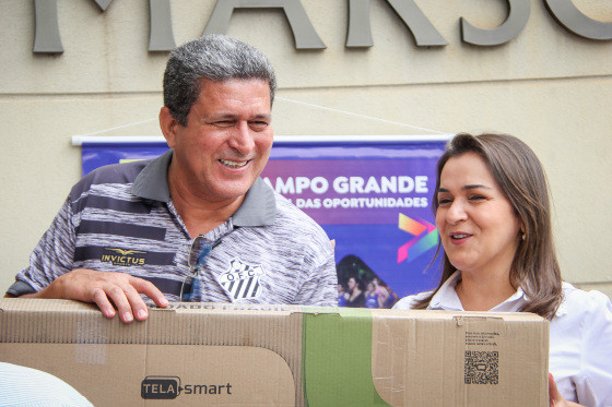 Sorteados do IPTU recebem premiação entregue pela prefeita Adriane Lopes