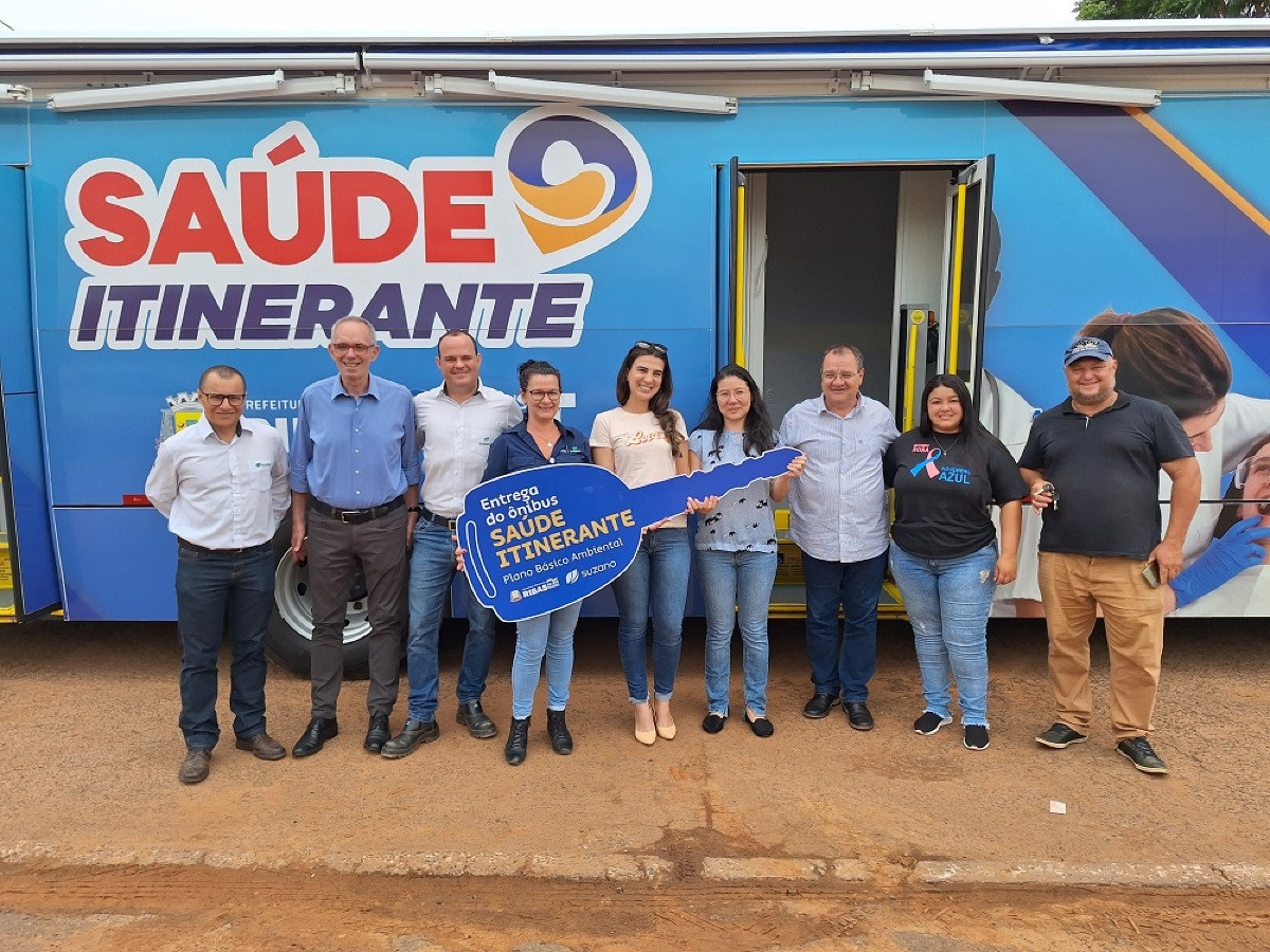 Suzana entrega ônibus com consultório ginecológico e odontológico para prefeitura de Ribas do Rio Pardo