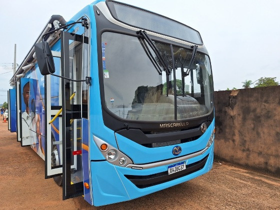 Suzana entrega ônibus com consultório ginecológico e odontológico para prefeitura de Ribas do Rio Pardo