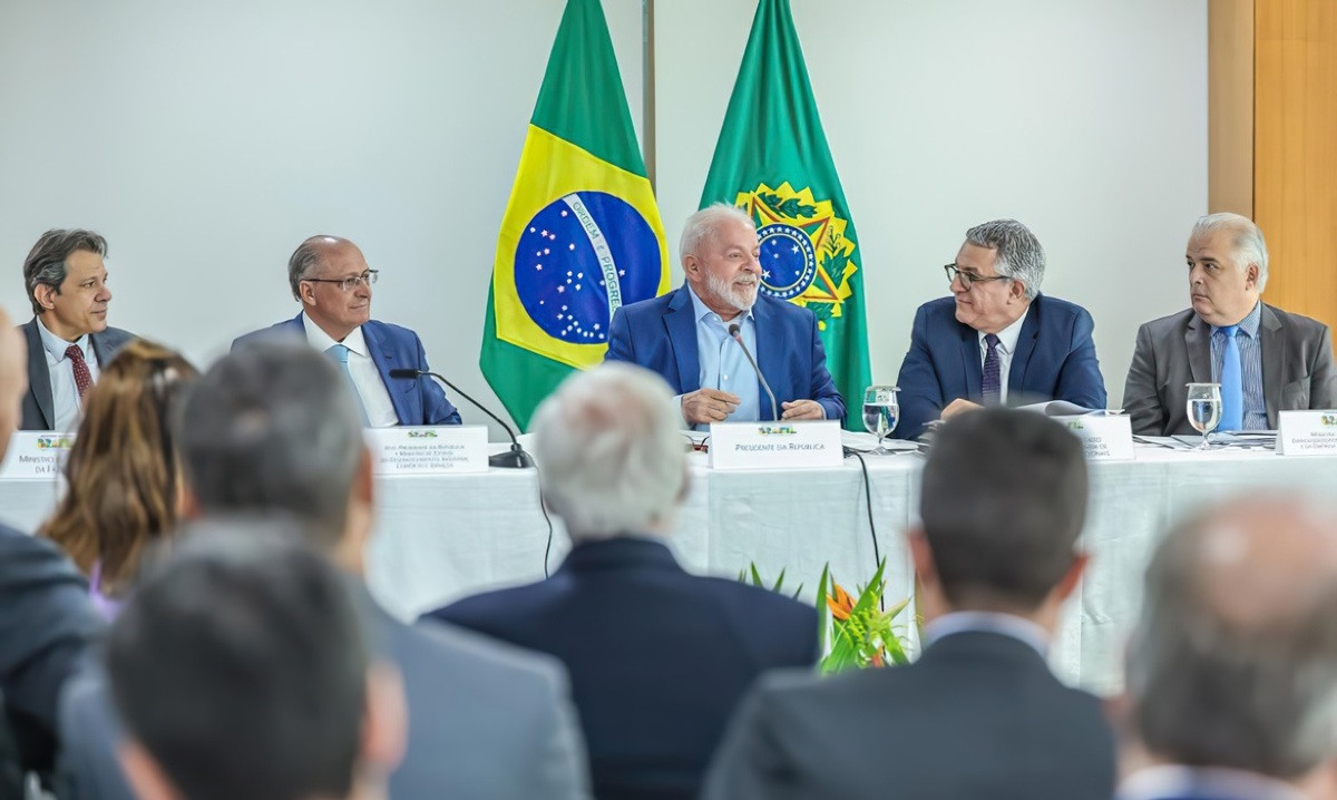 Grupo de empres&aacute;rios entrega propostas para melhorar acesso ao cr&eacute;dito
