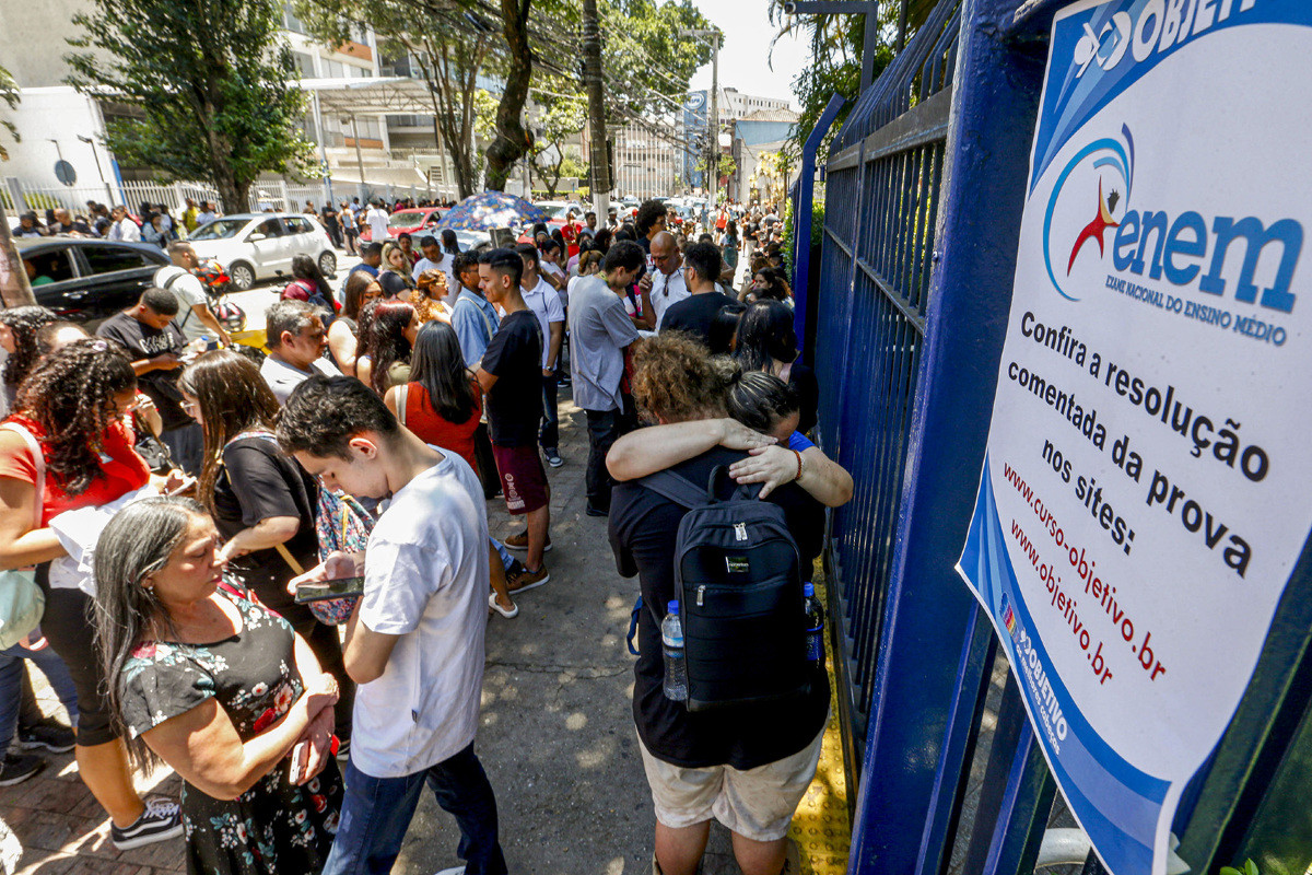 Primeira prova do Enem teve mais textos e n&iacute;vel de dificuldade m&eacute;dio