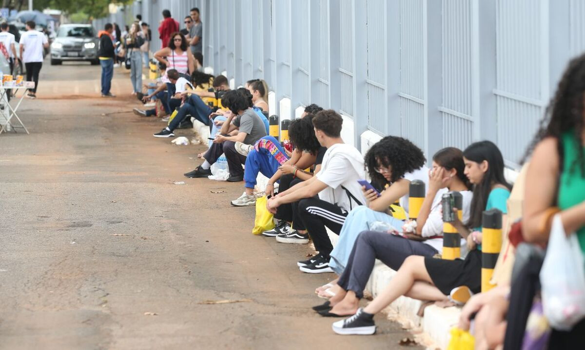 Enem: estudantes faltosos t&ecirc;m de 13 a 17 de novembro para pedir reaplica&ccedil;&atilde;o da prova