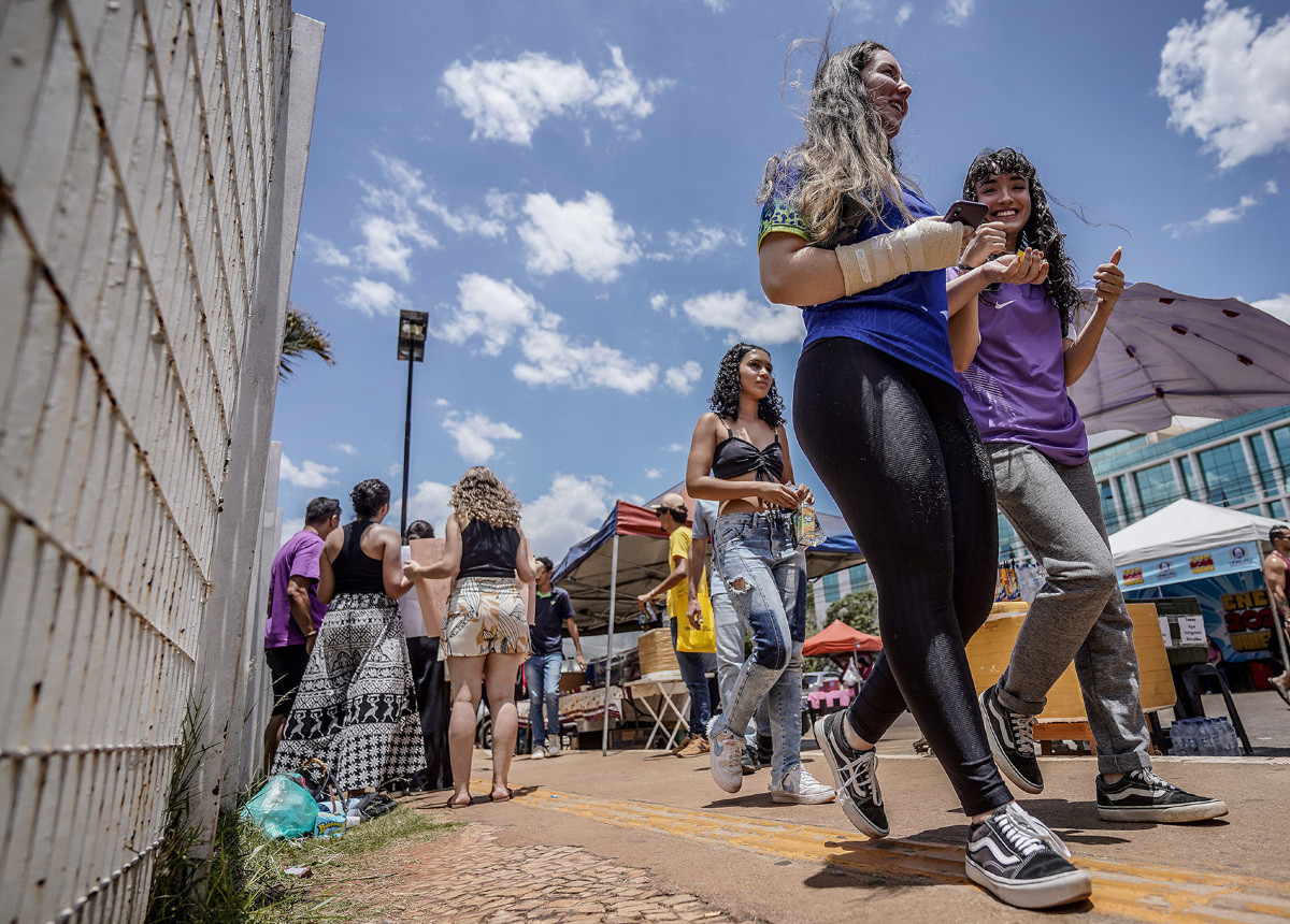 Um em cada tr&ecirc;s alunos inscritos n&atilde;o compareceu ao segundo dia do Enem
