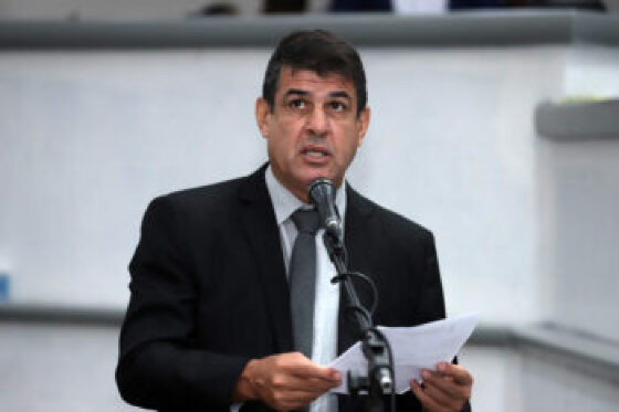 Vereador Beto Avelar repudia caso de mãe que teve que levar a filha de maca a banco para receber benefício