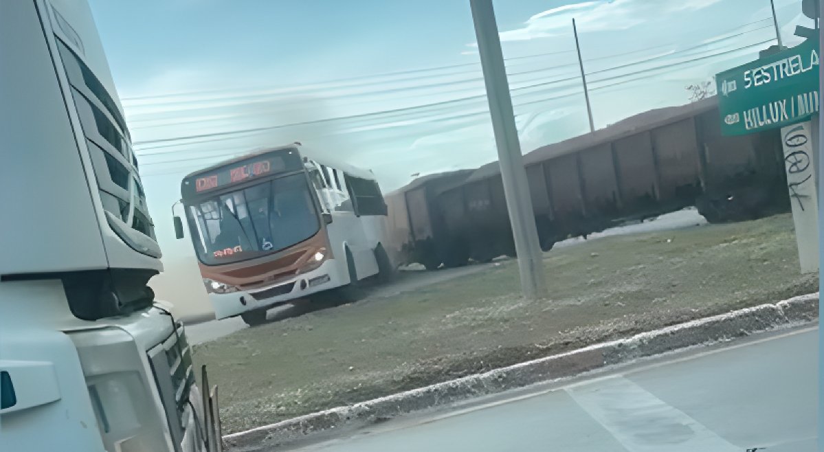 Trem e ônibus se chocam no DF e uma pessoa morre