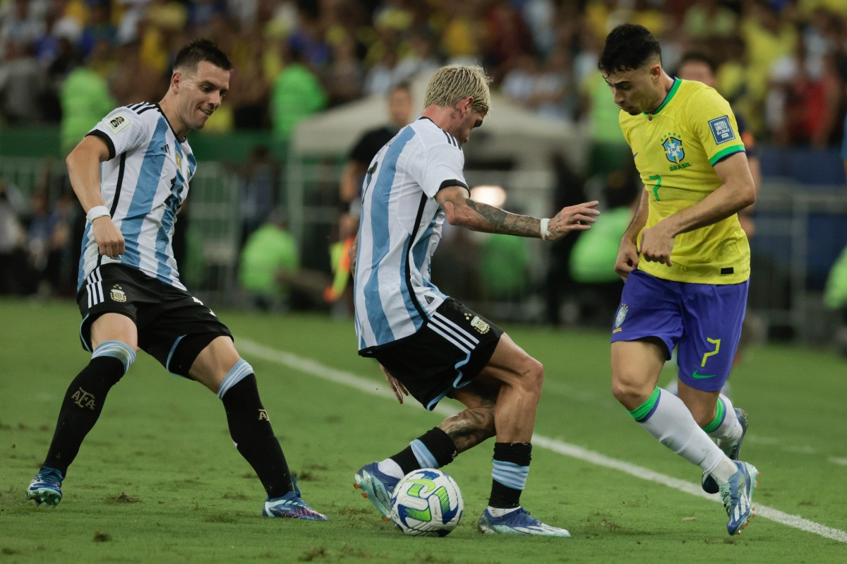 Brasil perde para a Argentina e amarga terceira derrota consecutiva sob o  comando de Diniz