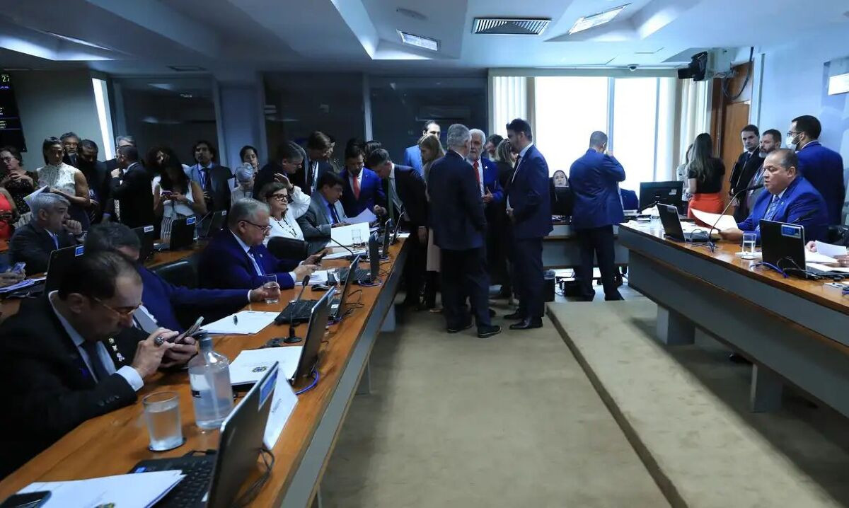 Comiss&atilde;o do Senado aprova taxa&ccedil;&atilde;o de fundos exclusivos