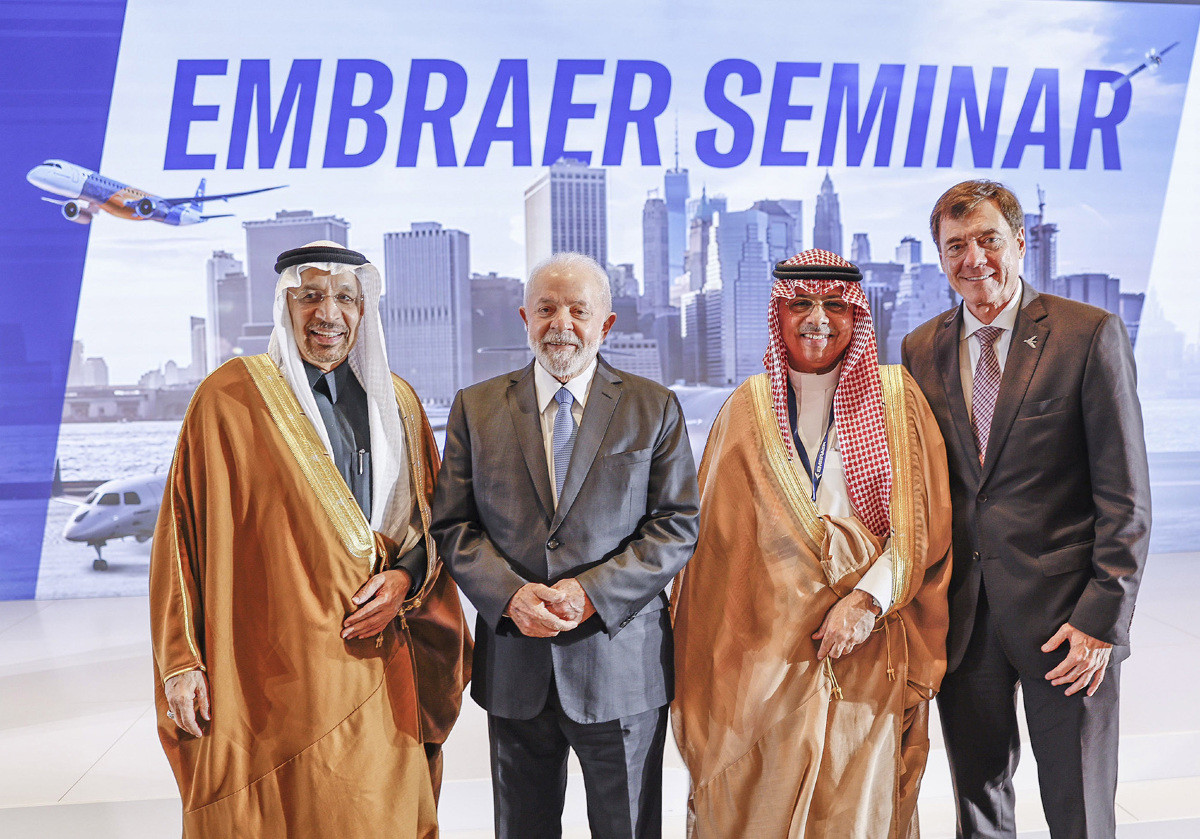 Embraer assina tr&ecirc;s acordos de investimentos na Ar&aacute;bia Saudita