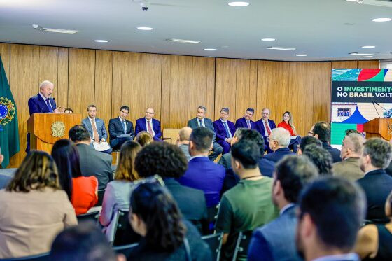 Lula entrega ao governador Eduardo Riedel R$ 2,3 bilh&otilde;es para investimentos em infraestrutura