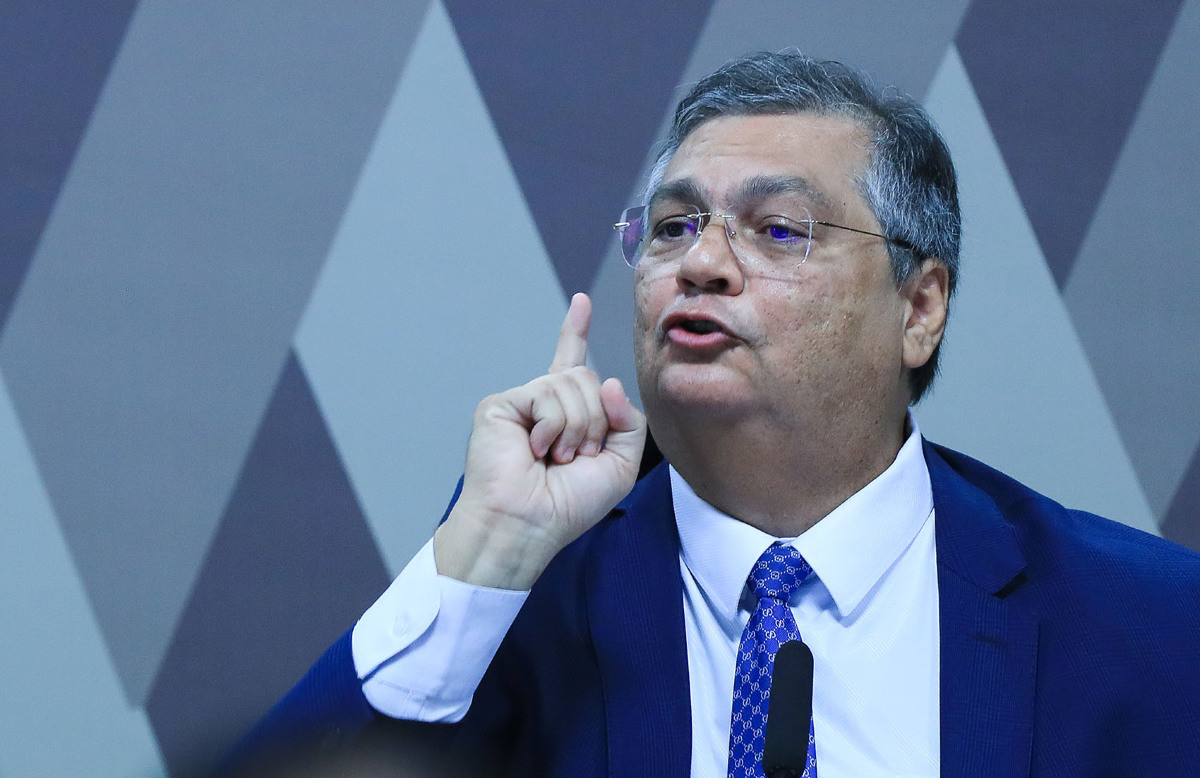 Fl&aacute;vio Dino opina sobre mandato no STF e regula&ccedil;&atilde;o de redes sociais