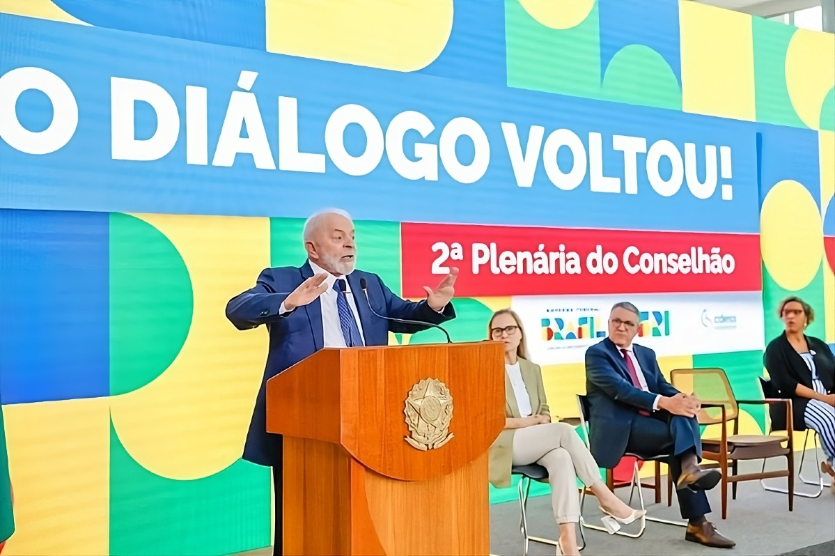 Lula defende investimento p&uacute;blico para resolver problemas hist&oacute;ricos