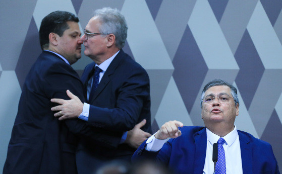 Dino diferencia pol&iacute;tico de juiz e cita princ&iacute;pios para levar ao STF