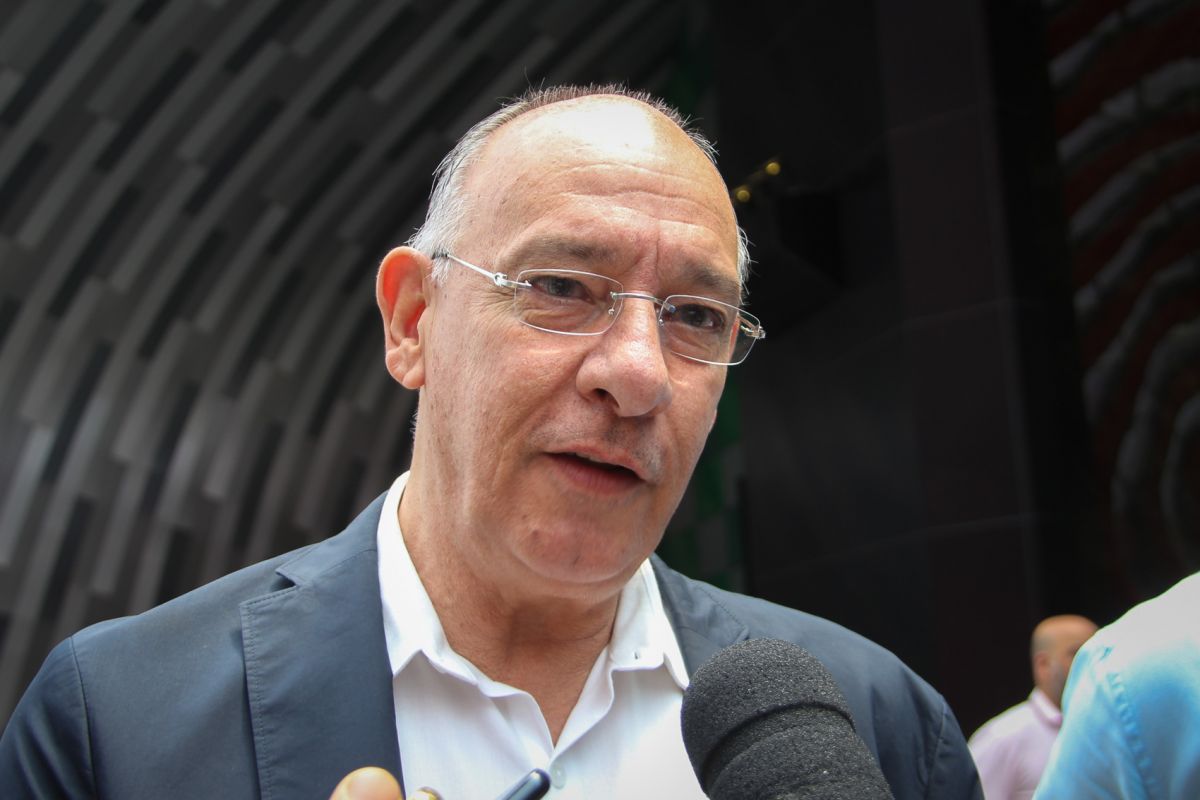 Governador Eduardo Riedel assina decreto que permitir&aacute; avan&ccedil;o da ferrovia no Mato Grosso do Sul
