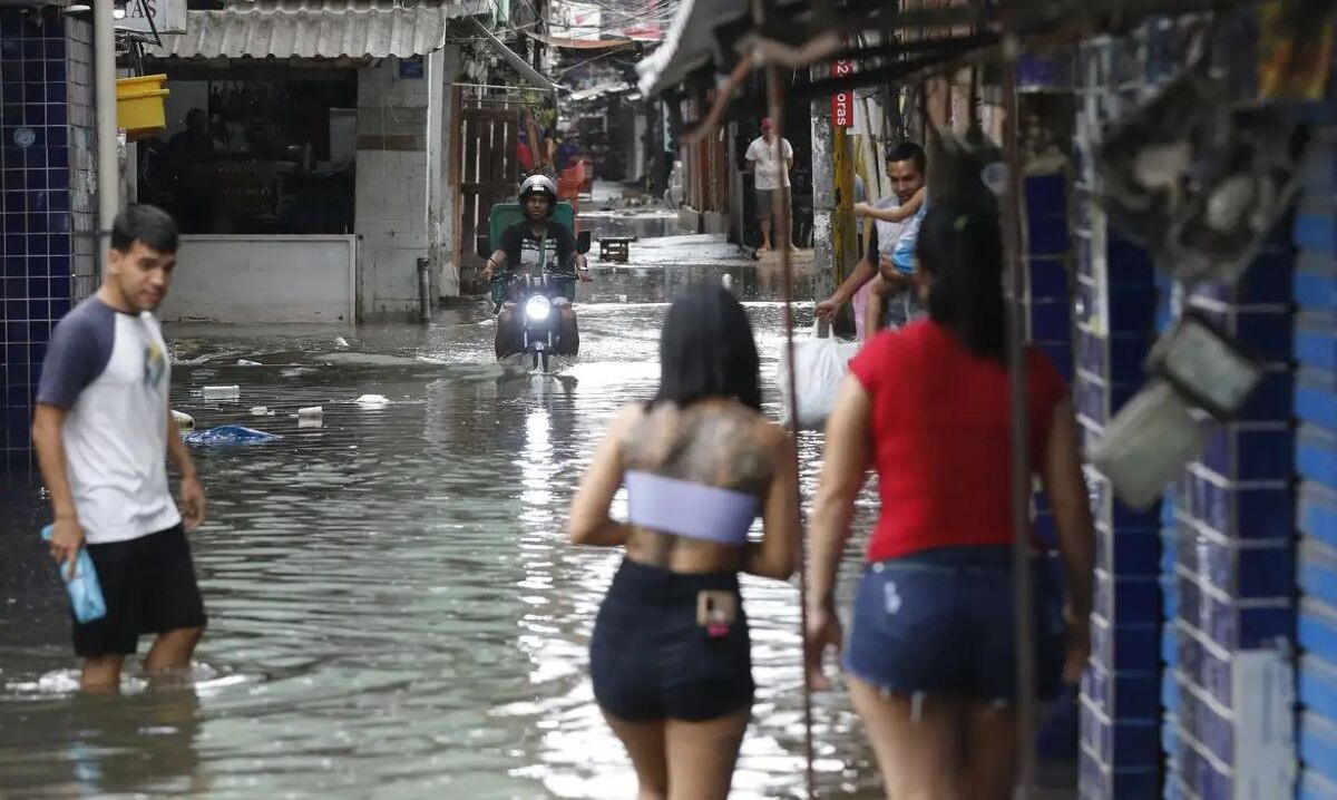 Sete em cada 10 brasileiros sofreram com eventos clim&aacute;ticos extremos
